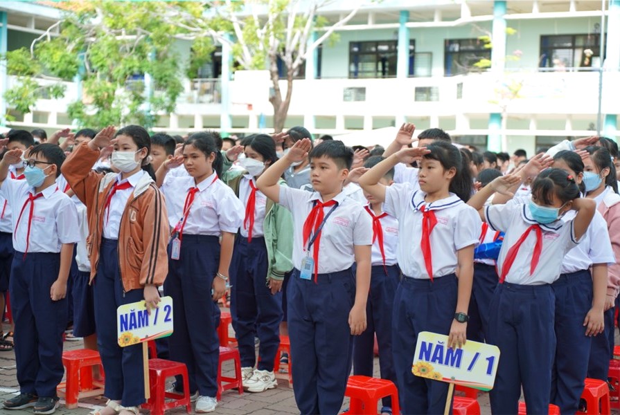 Học sinh Trường tiểu học Nguyễn Công Trứ trong buổi chào cờ đầu tuần. Ảnh minh hoạ: Trường TH Nguyễn Công Trứ