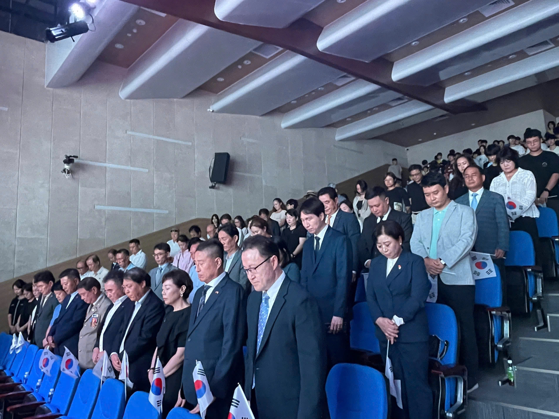 Một phút mặc niệm tưởng nhớ những người đã ngã xuống 80 năm về trước