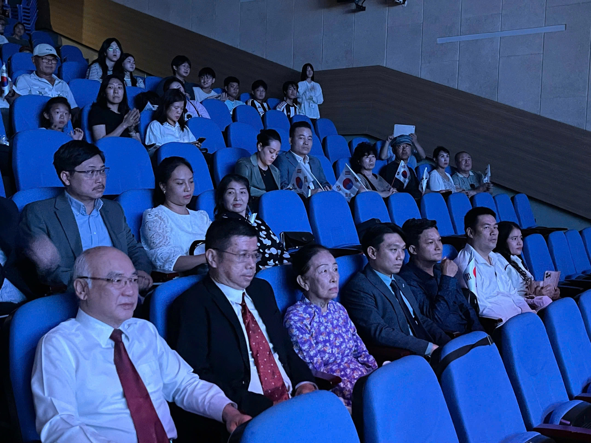 Đại diện các cơ quan báo chí và doanh nghiệp tham gia
