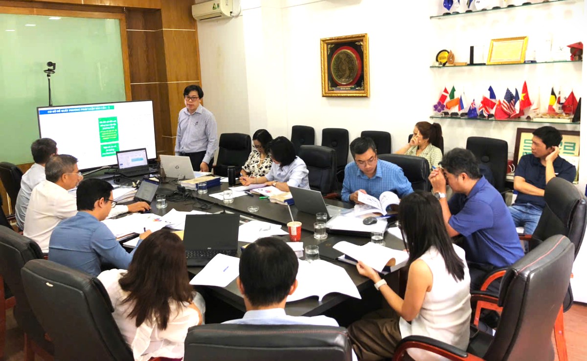Đại diện đơn vị thực hiện báo cáo trước Hội đồng. Ảnh: CESTI 