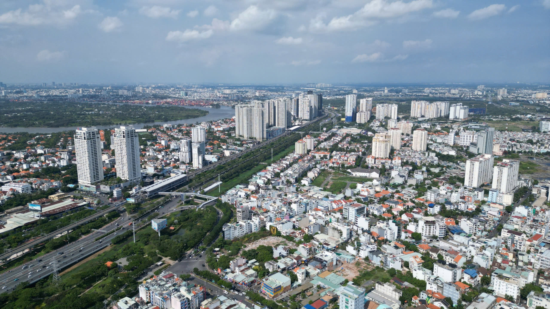 Thị trường bất động sản đang ghi nhận sự trở lại của dòng tiền và tâm lý tích cực từ phía người mua. Ảnh: Anh Hào