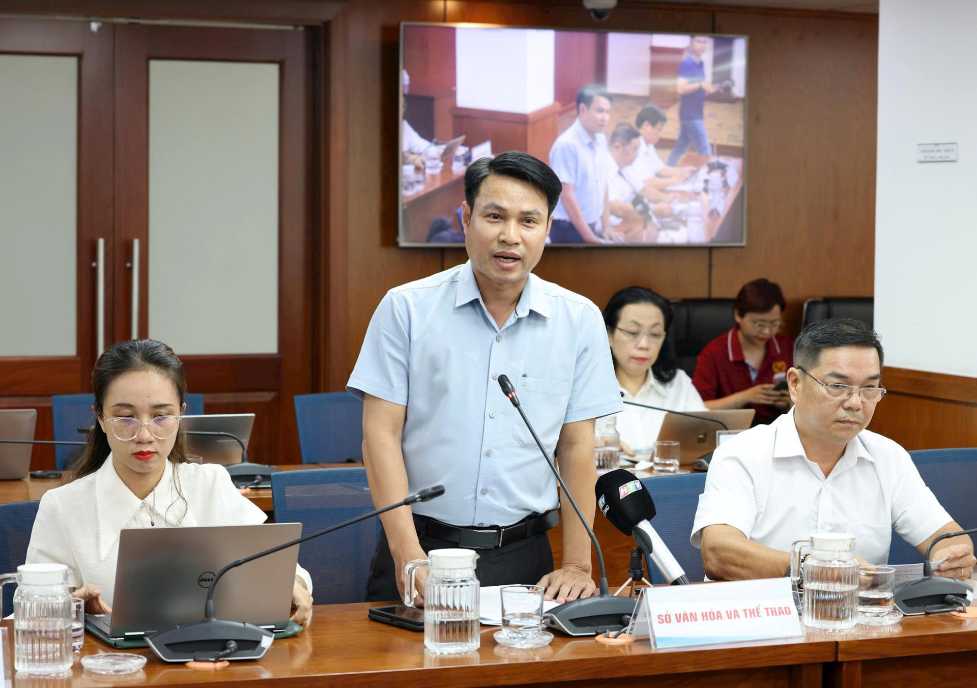 Ông Võ Hồ Hoàng Vũ, Chánh Văn phòng Sở Văn hóa và Thể thao TP.HCM thông tin về các hoạt động diễn ra trên địa bàn nhằm chào mừng sự kiện lớn của đất nước. Ảnh: Hương Thảo