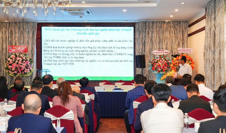 Quang cảnh Tọa đàm và Lễ công bố Liên minh về nghiên cứu và đào tạo nhân lực bán dẫn, vi điện tử. Ảnh: CESTI