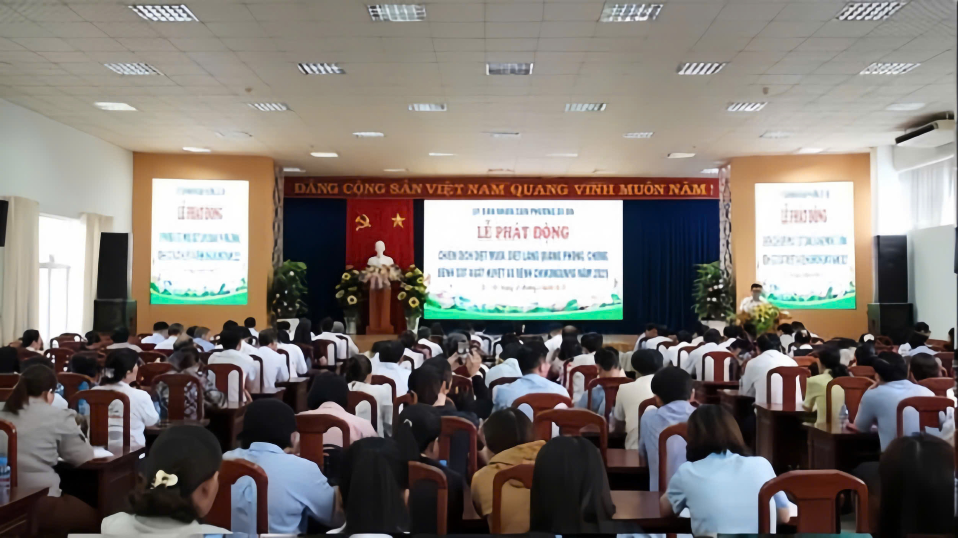 Lễ phát động chiến dịch diệt muỗi, diệt lăng quăng phòng chống bệnh sốt xuất huyết và bệnh Chikungunya năm 2025 tại phường Dĩ An, TP.HCM. Ảnh: SYT