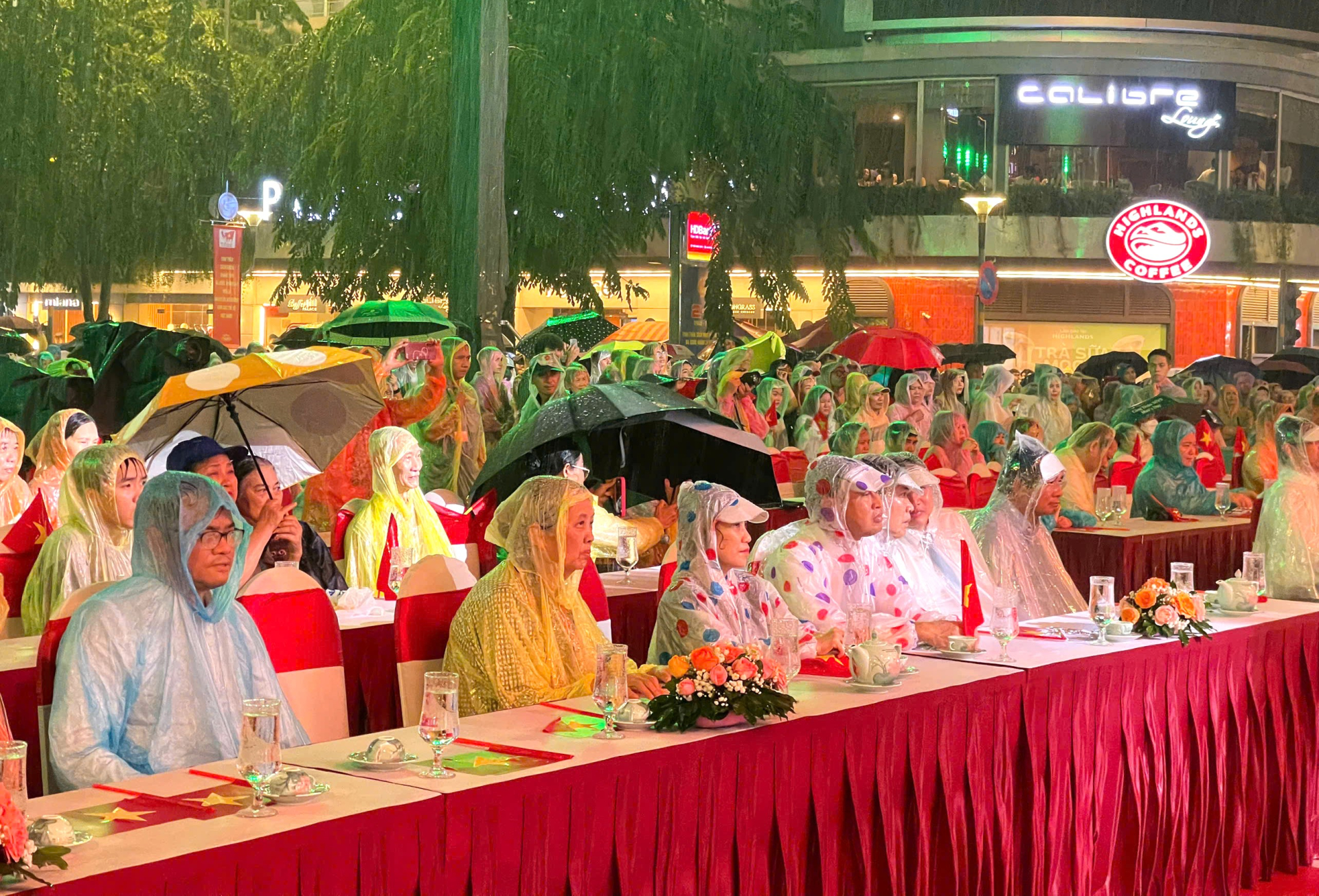 Đại biểu tham dự chương trình tại phường Sài Gòn.