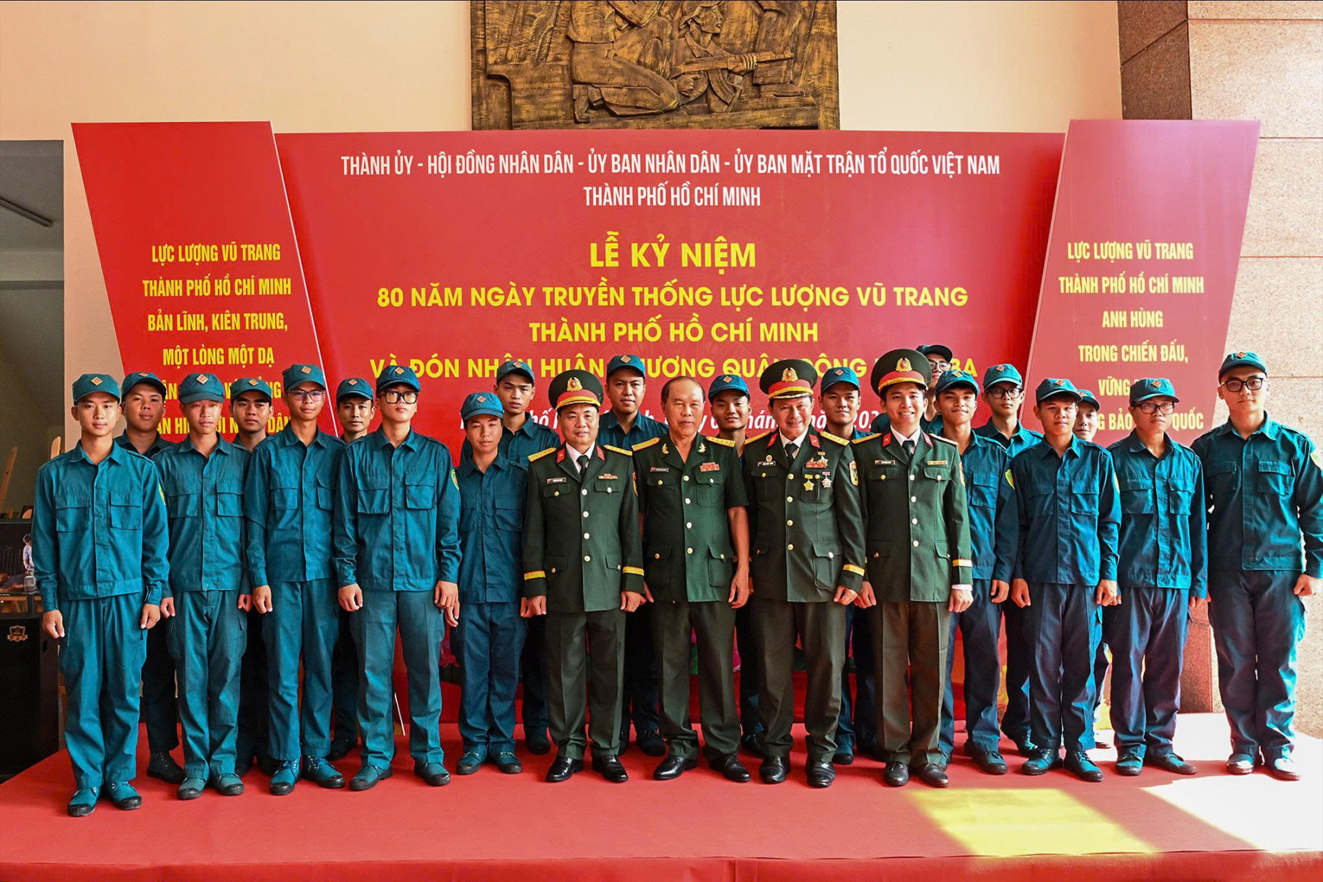 Khai mạc triển lãm ảnh nhân kỷ niệm 80 năm Ngày truyền thống Lực lượng vũ trang TP.HCM