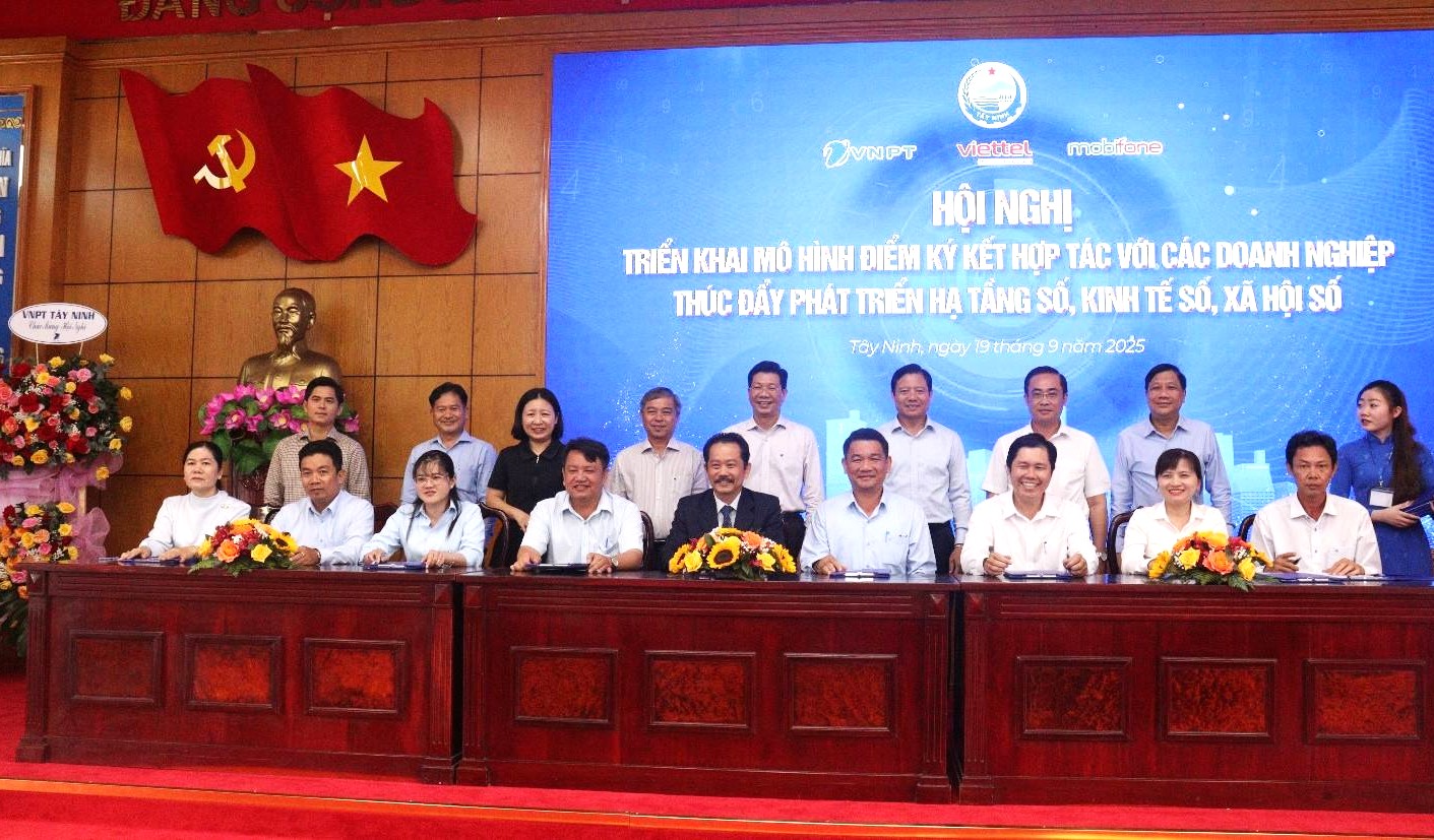 VNPT Tây Ninh ký kết hợp tác với UBND xã, phường.