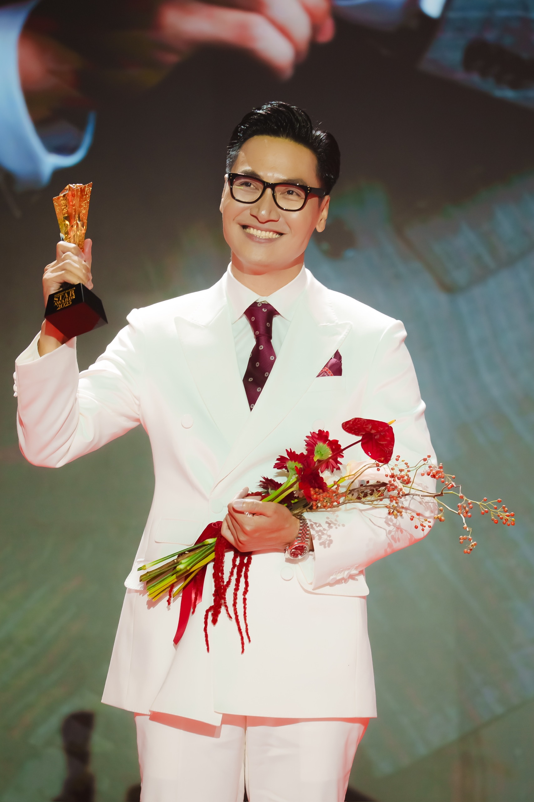 Diễn viên Mạnh Trường tại Lễ trao giải của Harper’s Bazaar Star Awards 2025.