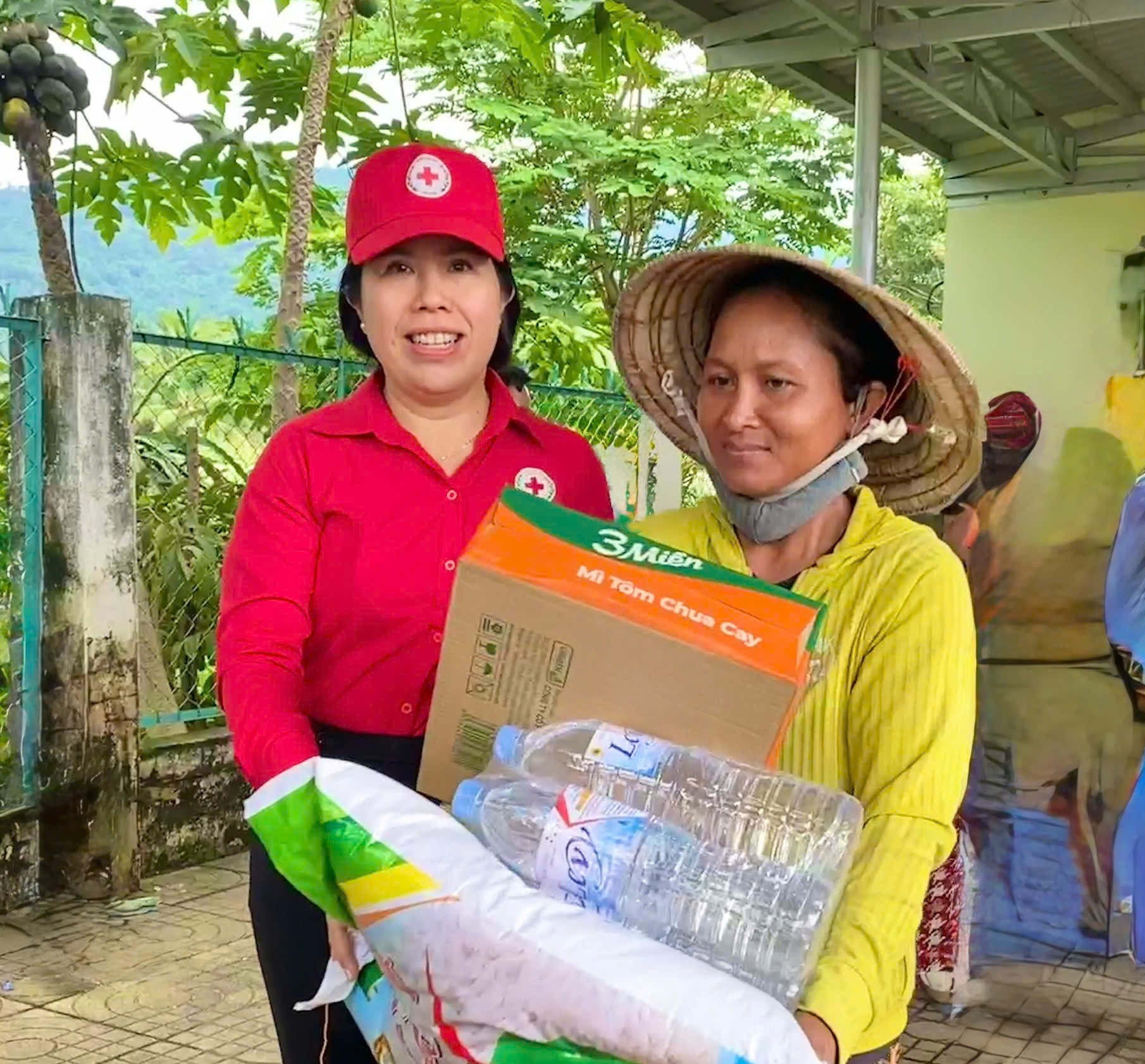 Hội Chữ thập đỏ tỉnh Lâm Đồng tiếp sức người dân vùng lũ