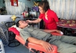Người phụ nữ Việt cụt tay, mưu sinh bằng nghề cắt tóc lên báo nước ngoài