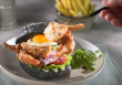 Món ngon mỗi ngày: Burger cua lột
