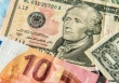 Đồng USD giảm nhẹ trước khi cuộc họp của FED kết thúc