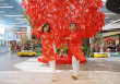 Gia đình Khánh Thi – Phan Hiển diện áo dài ngẫu hứng nhảy Dancesport khi dạo chơi Hội Hoa Xuân 2022 