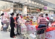 Nhiều siêu thị tăng khuyến mãi và giờ mở cửa phục vụ 