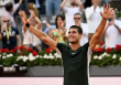 Sau khi hạ Rafael Nadal, tay vợt Carlos Alcaraz đánh bại luôn Novak Djokovic để vào chung kết Madrid Open