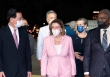 Vì sao bà Nancy Pelosi thăm Đài Loan trong bộ đồ màu hồng?