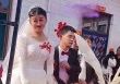 Cô dâu bị dân làng chế giễu vì ngoại hình 'không giống ai', chú rể đáp một câu khiến mọi người tự 'ngượng'