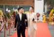 'Mẹ bỉm' Đỗ Mỹ Linh khoe dáng bên cạnh chồng thiếu gia, nhìn ánh mắt là biết say đắm vợ thế nào 