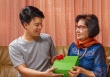 Yêu 3 năm toàn 'tay không bắt giặc', bỗng dưng sáng mùng 1 bạn trai khiến cả nhà vợ tương lai choáng váng vì quà Tết