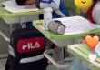 Đang coi thi thì phát hiện hành động lạ của học sinh, cô giáo cố nhịn cười, lén quay lại video: Đúng là chuyện hài có 1-0-2
