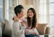 Sáng mùng 1 đi chúc Tết họ hàng thì bị mỉa mai 'tịt đẻ', lời mẹ chồng sau đó khiến con dâu sướng rơn