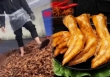 Rùng mình hình ảnh chân gà siêu cay trên TikTok bị giẫm đạp, đổ đống dưới đất: Nhìn thế này liệu còn ai dám ăn?