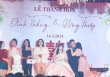 Độc lạ Hà Nam: Cô dâu tươi như hoa nhìn dàn người yêu cũ lên sân khấu ôm tạm biệt chú rể