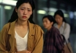 Đưa con về quê chơi, buổi tối tình cờ nghe lén được cuộc nói chuyện của bố mẹ, tôi bần thần cả người vì khối tài sản nhà chồng