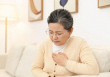 Người phụ nữ 54 tuổi đột ngột tử vong giữa đêm: Bác sĩ cảnh báo không được động vào 2 loại nước trước khi ngủ dù có khát đến mấy
