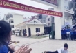 Hình ảnh hài nhất mùa thi lớp 10 năm nay: Thí sinh hớn hở ra khỏi phòng thi đầu tiên, nhảy một cú ăn mừng, ai ngờ... ngã cái 'oạch'