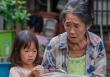 Nghe mẹ chồng mách tội con gái và câu nói đùa của bà mà tôi ức vô cùng, muốn về đón con ngay lập tức