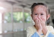 Phát hiện con gái lớp 4 có hành động 'lạ' trong phòng tắm, bà mẹ Hà Nội hốt hoảng nhờ tư vấn liền nhận được phản ứng bất ngờ