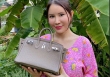 Xài toàn hàng hiệu xa xỉ, mua bộ ly cả 100 triệu nhưng 'phú bà quận 7' vẫn cho con học trường công: Lý do đưa ra quá hợp lý!
