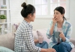 Được bố mẹ chồng cho 25 triệu lúc xây nhà, ngày chuyển sang nhà mới, chị hàng xóm qua chơi nói một câu khiến tôi choáng