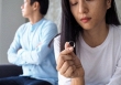 Ngày làm thủ tục ly hôn, em trai gọi điện hồ hởi hỏi một câu khiến tôi vội vàng xé đơn rồi xin chồng quay lại