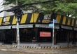 Sau 2 ngày kể từ khi được phép mở cửa, hầu hết quán ăn, cafe vẫn tiếp tục đóng cả 'im lìm', chưa có dấu hiệu mở bán lại