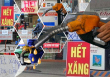 Các doanh nghiệp kinh doanh, bán lẻ xăng dầu cho rằng, công tác điều hành của các cơ quan quản lý đang có vấn đề
