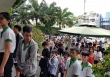 Người tiêu dùng rồng rắn xếp hàng mua hàng Nhật khuyến mãi khủng