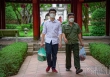 Trước ngày thi tốt nghiệp THPT, phụ huynh nườm nượp đưa con tới Văn Miếu dâng hương cầu may