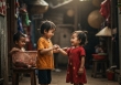 Giúp người giữa lúc khó khăn bài học lớn cha mẹ nên dạy con