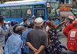 Tài xế xe buýt khai lý do bất ngờ khi rút dao đâm nam thanh niên chạy Grab sau va chạm nhẹ