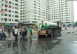 Nước có mùi hôi tanh, doanh nghiệp thừa nhận dùng xe chở nước tưới cây mang nước cung cấp cho dân