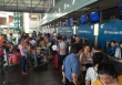 Giá vé quá 'chát', nhiều người chọn bay vòng ra nước ngoài để về quê ăn Tết