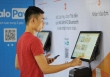 Người dùng Zalo có thể dùng tính năng của ZaloPay để chuyển tiền, lì xì nhóm