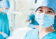 Bác sĩ không nghỉ trưa, may khẩu trang chống dịch: chuyện cười ra nước mắt!