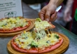 Món pizza thanh long độc và lạ giữa mùa dịch virus covid-19