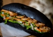 Bánh mì 'bóng đêm' ở Quảng Ninh gây sốt mạng xã hội