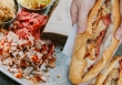 40 năm hàng bánh mì 'tủ kính, ghế nhựa' trên phố cổ Hà Nội vẫn khiến thực khách nhớ mãi không nguôi
