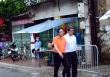 Dịch Covid-19 phức tạp, nhiều người Hà Nội “vô tư” tụ tập không khẩu trang