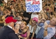 Tổng thống Trump mất lợi thế vào tay đối thủ trong cuộc tranh cử sau hàng loạt lùm xùm 